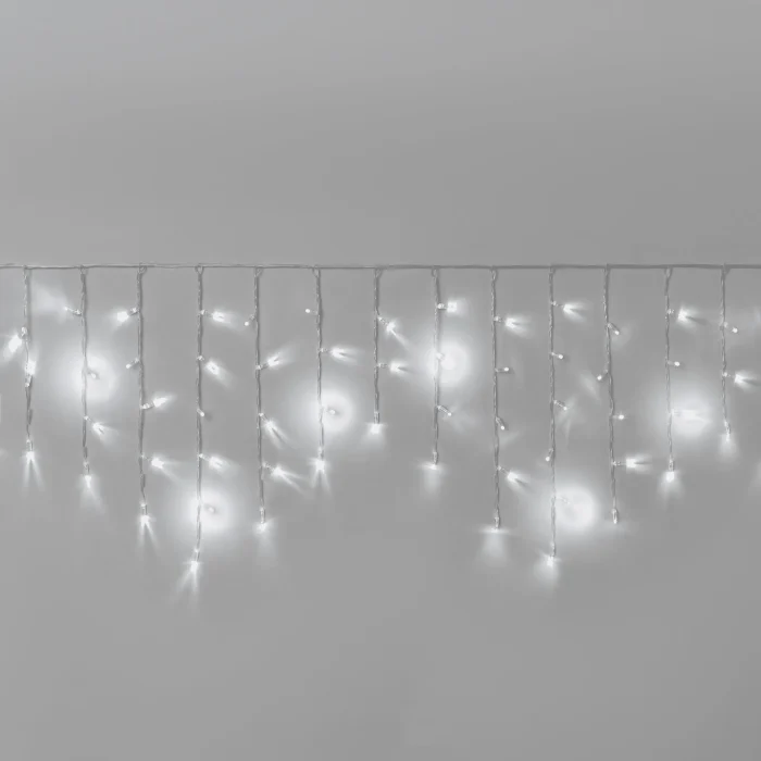 girljanda-bahroma-3-x-0-6-m-belyj-s-mercaniem-220v-108-led-provod-prozrachnyj-pvh-2-3-mm-ip65