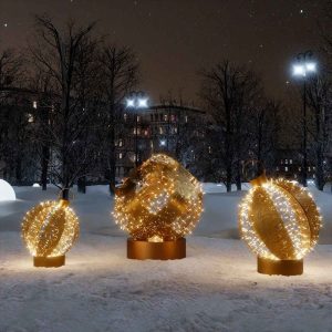 Световая композиция «Подарок с золотыми шарами», 1,4×1,56×1,26 м, IP65, золотой свет