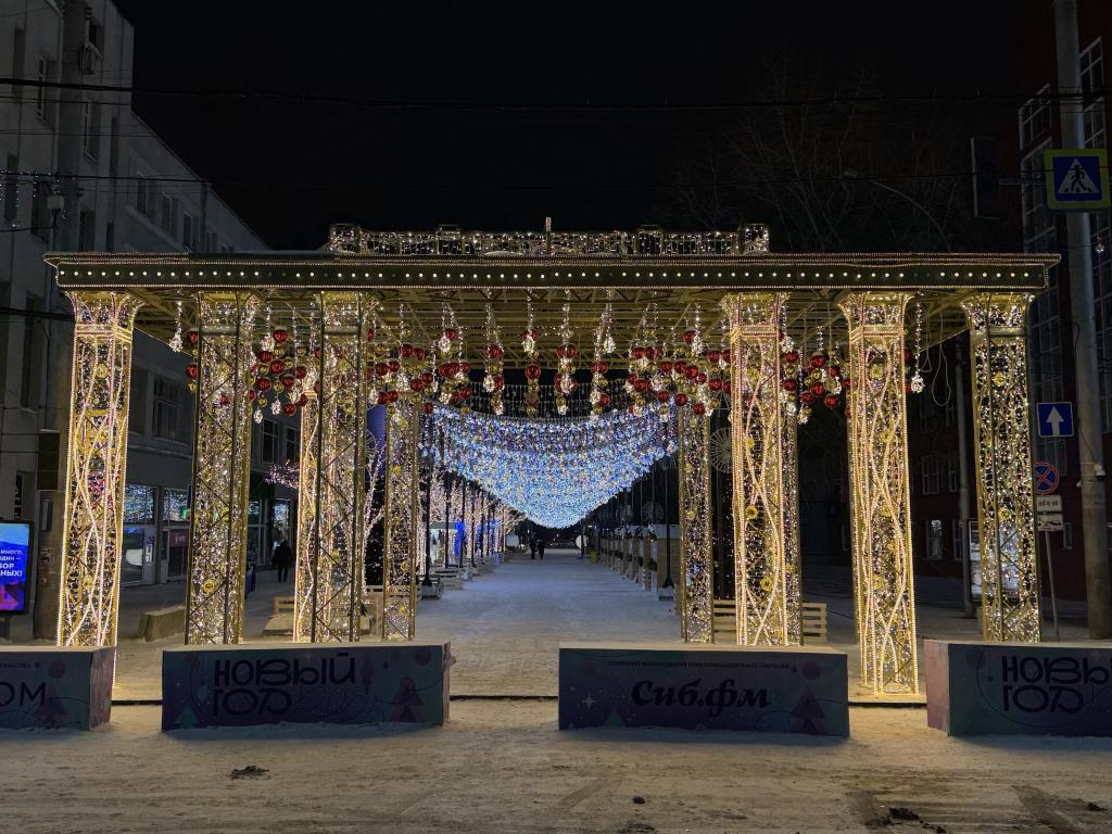 Световое украшение города к Новому Году – монтаж светодиодных и LED гирлянд компанией JOYLED