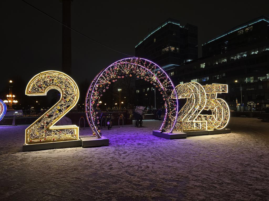 Производство светящихся цифр и надписей – изготовление объемных световых конструкций в компании JOYLED