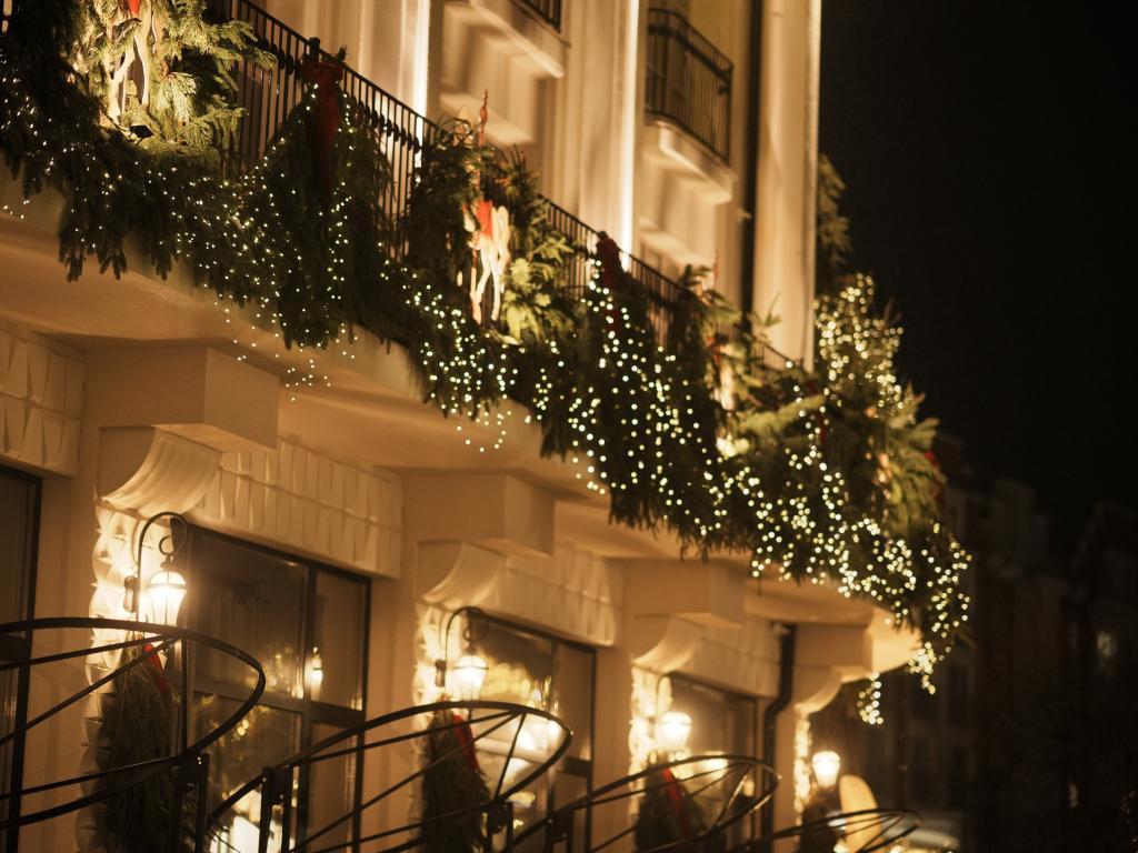 Акцентная подсветка фасада здания в Москве – пример работы компании JOYLED