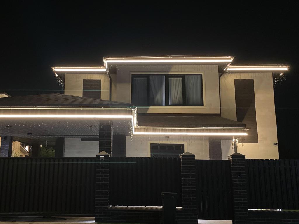 Архитектурная подсветка коттеджа гибким неоном в Москве – пример работы компании JOYLED