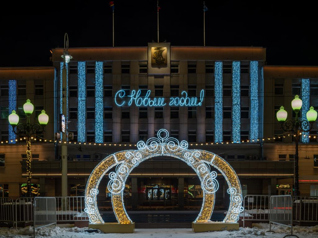 Линейная подсветка фасада здания в Москве – пример работы компании JOYLED