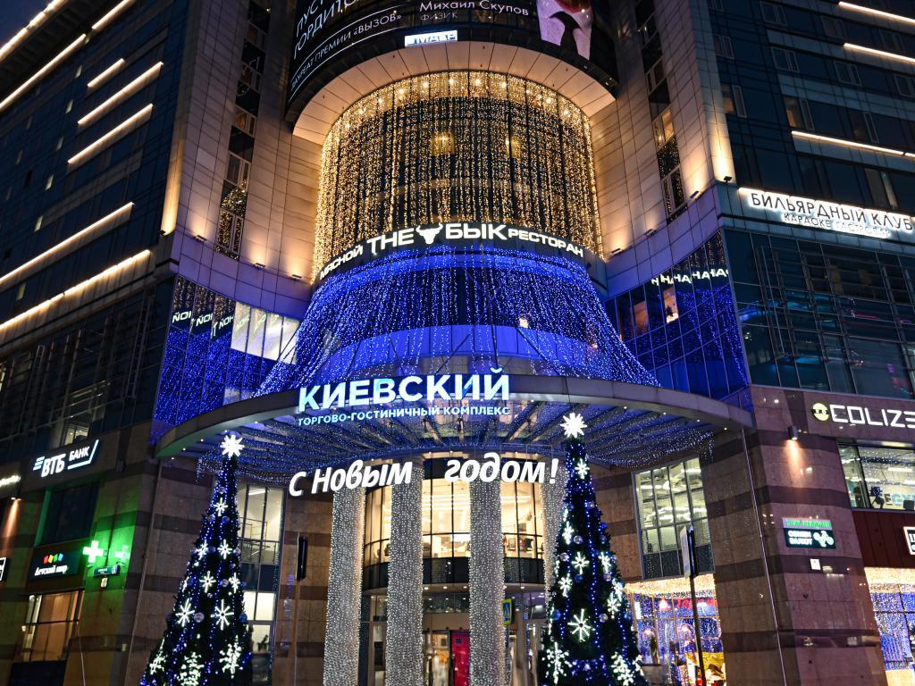 Наружное световое оформление бизнес-центра в Москве – пример работы компании JOYLED