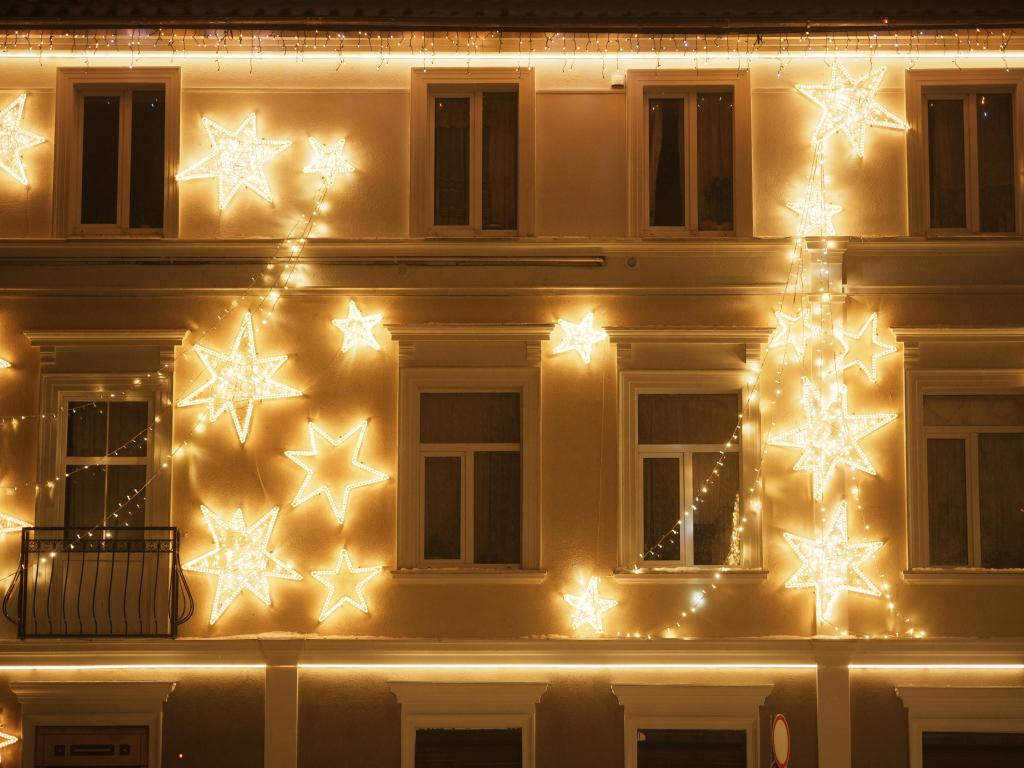 Световое оформление фасада ЖК – монтаж декоративной подсветки компанией JOYLED