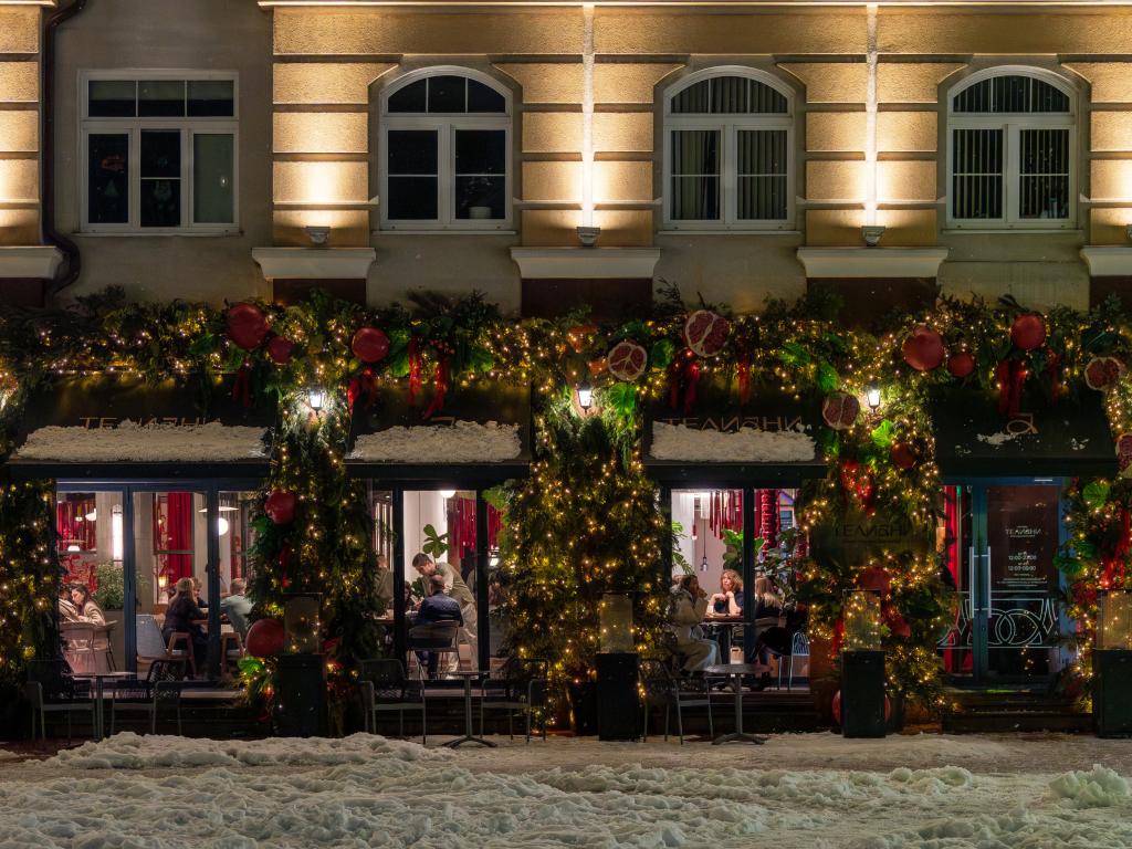 Световое оформление фасада акцентной подсветкой – монтаж архитектурного освещения компанией JOYLED