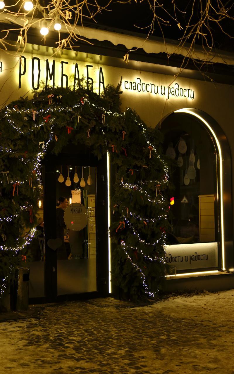 Световое оформление фасада здания неоновой подсветкой – монтаж архитектурного освещения компанией JOYLED