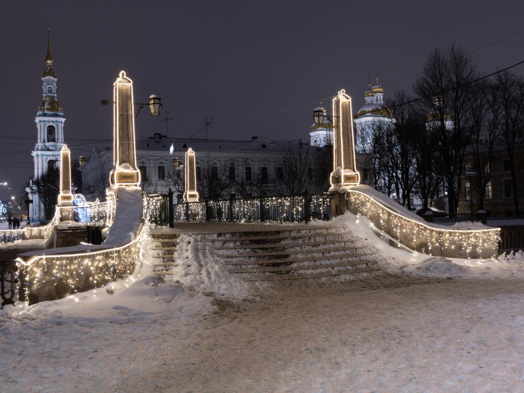 Световое оформление городских улиц – монтаж контурной подсветки компанией JOYLED