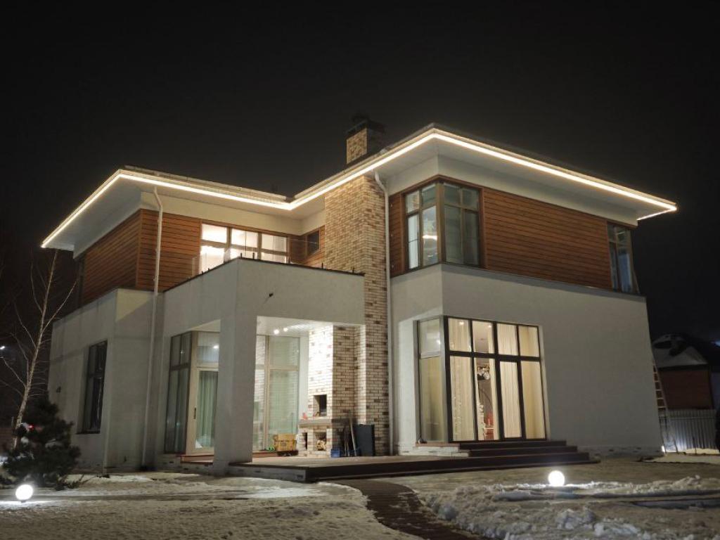 Украшение фасада светом с диммированием под ключ – заказать проектирование управляемой системы освещения здания, установку архитектурной подсветки от JOYLED