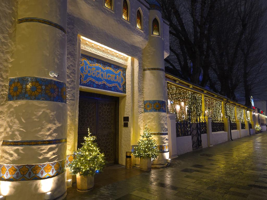 Украшение фасада заливающим светом под ключ – заказать комплексное освещение здания, установку архитектурной подсветки от JOYLED