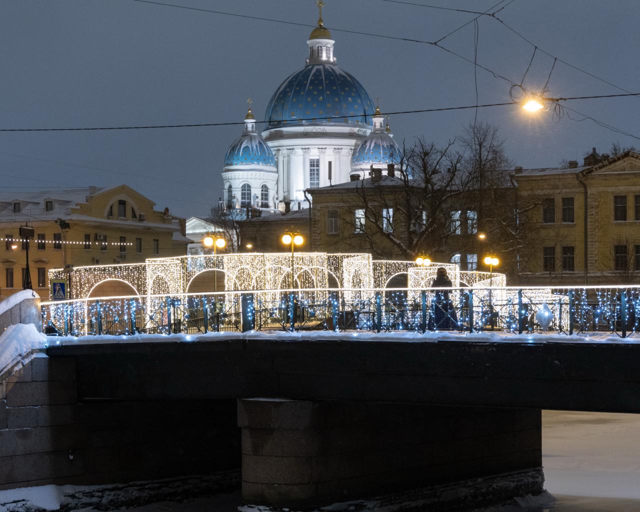 Украшение городских улиц светом под ключ – заказать проектирование освещения, установку архитектурной неоновой подсветки от JOYLED
