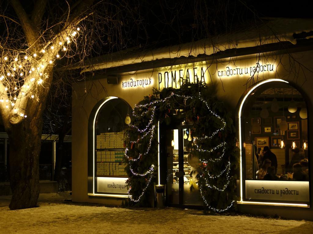 Украшение светом фасада кафе – заказать наружное световое оформление, монтаж неоновой и светодиодной подсветки от JOYLED