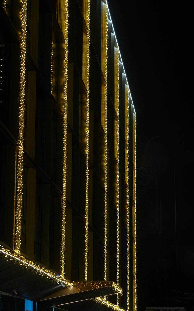 Украшение светом фасада завода – заказать наружное световое оформление, установку светодиодной подсветки от JOYLED