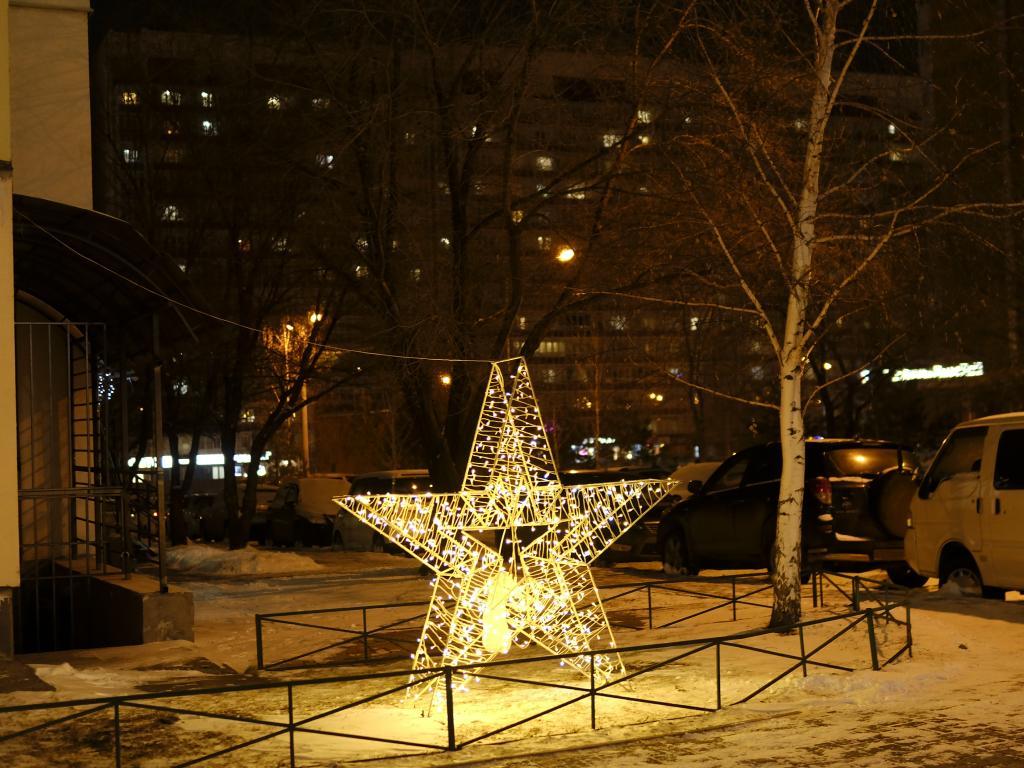 Новогоднее оформление территории жилого комплекса в Москве – пример работы компании JOYLED