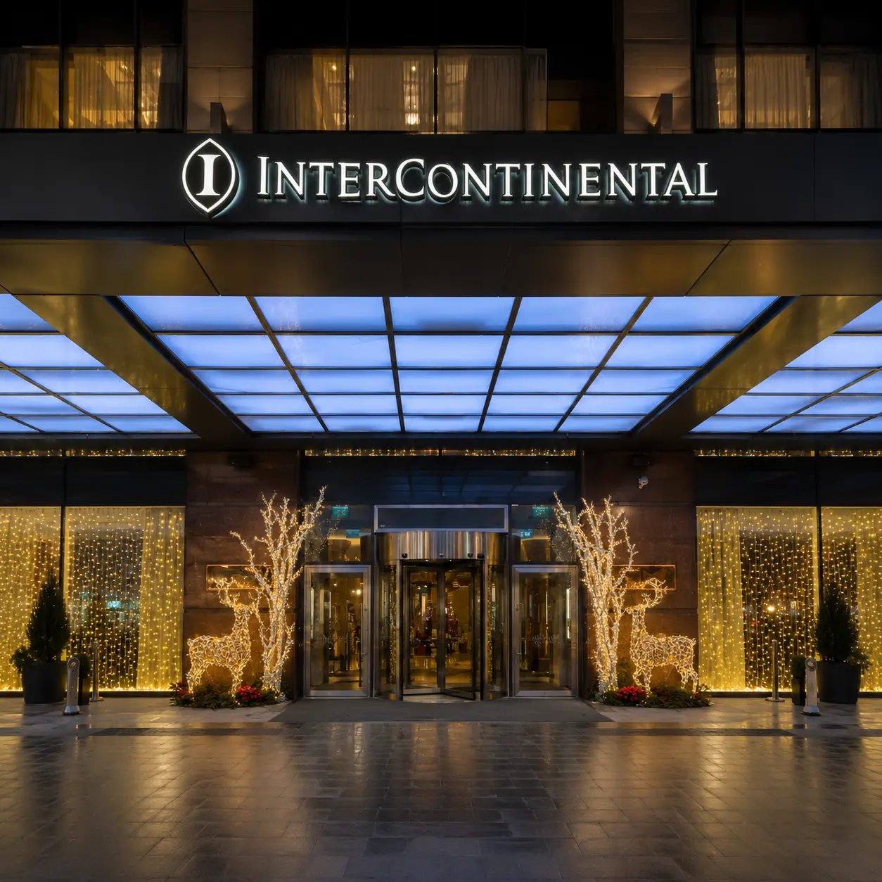 Световое оформление входа InterContinental