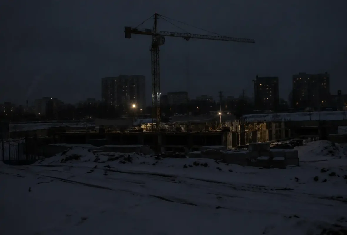 Стройплощадка выглядит незаметно